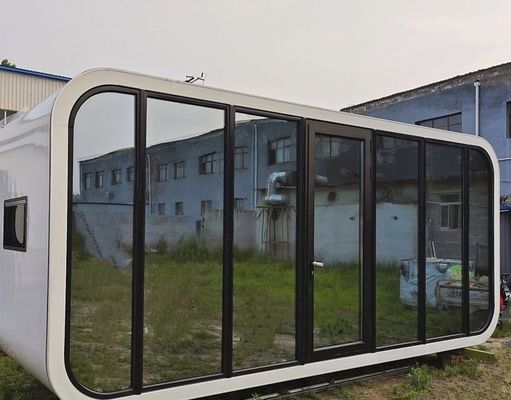 Cuadro de estructura de acero ligero montado en una casa de contenedores para una vida ecológica